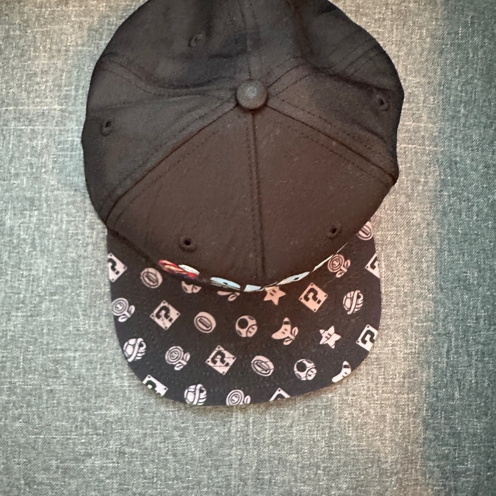 Nintendo Super Mario Black Hat SnapBack Youth - Picture 4 of 4